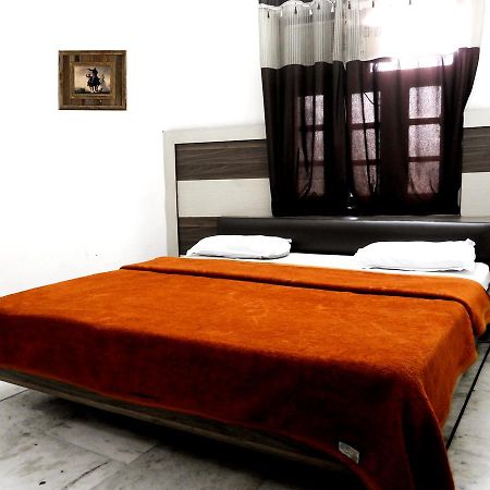 Time Square Guest House Jalandhar Exteriör bild