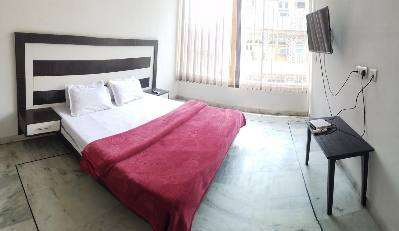 Time Square Guest House Jalandhar Exteriör bild