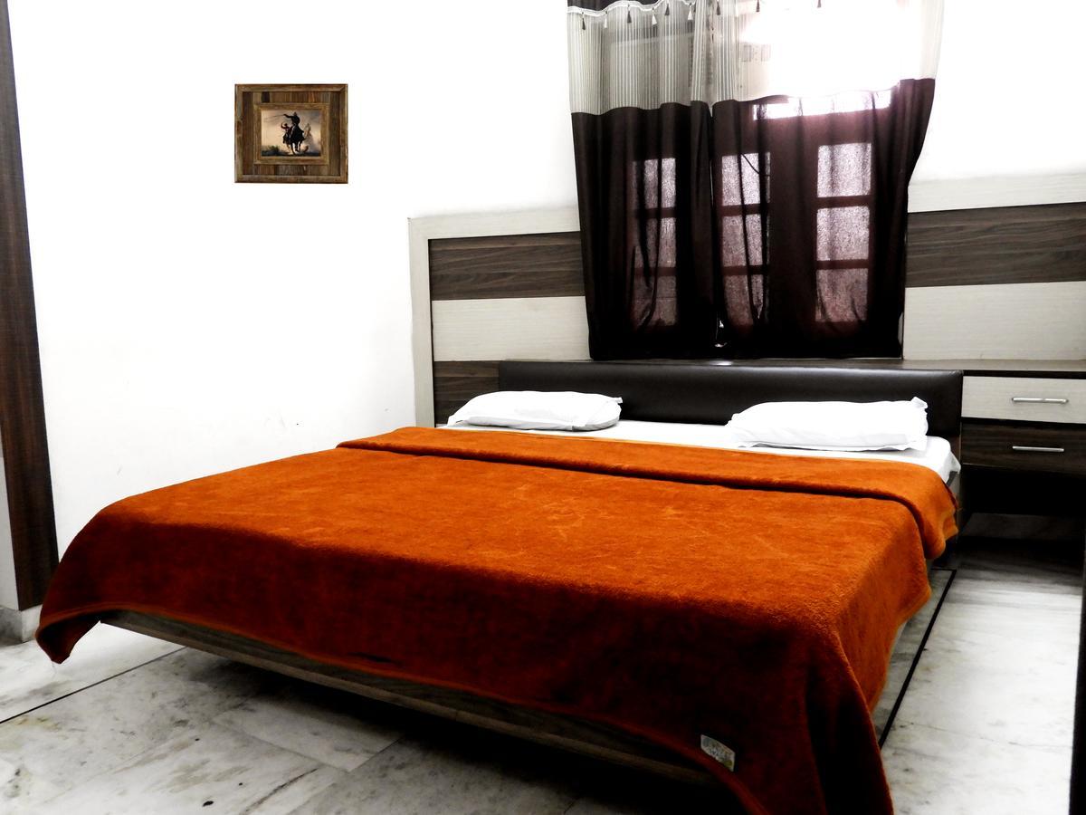 Time Square Guest House Jalandhar Exteriör bild