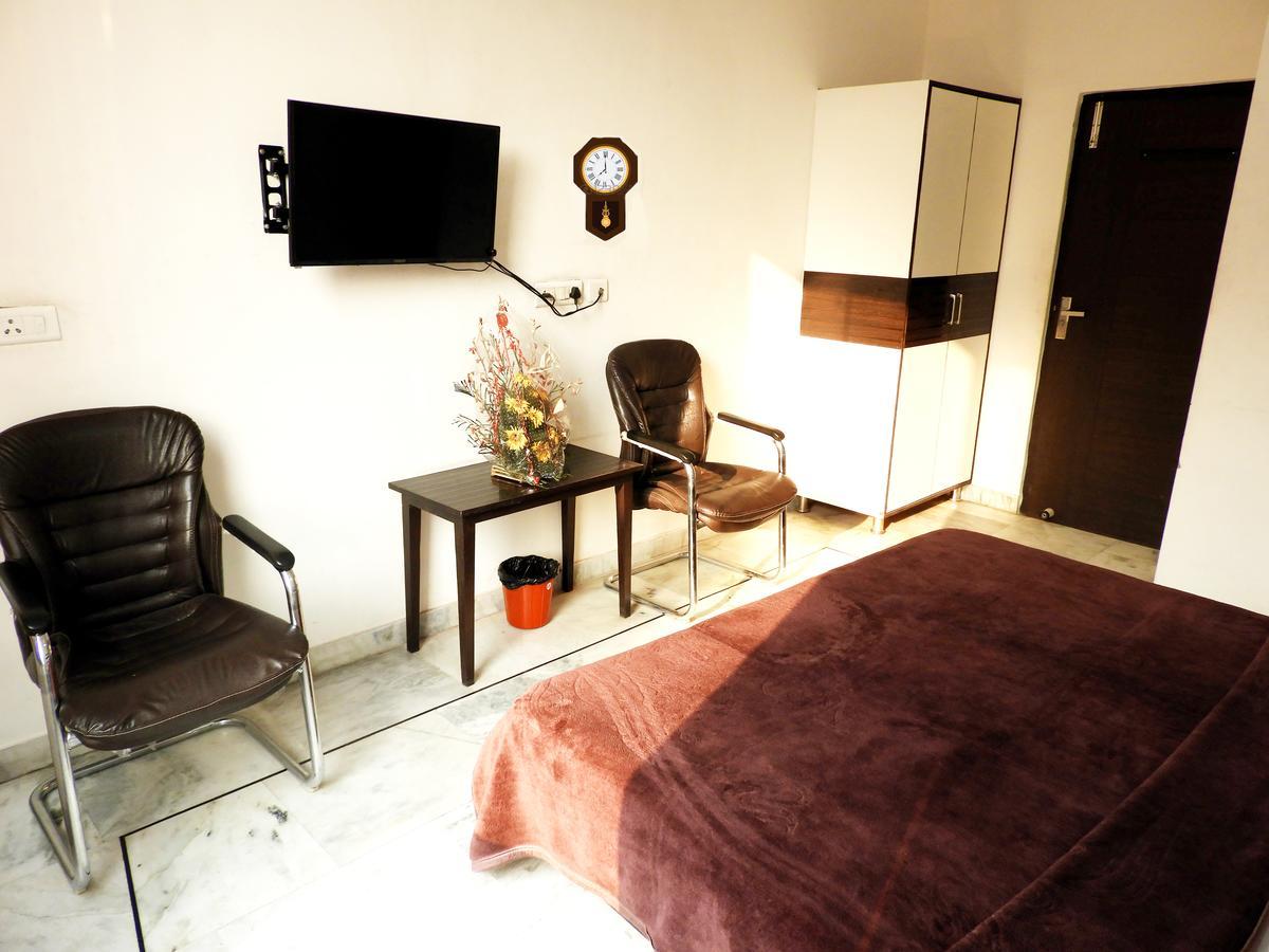 Time Square Guest House Jalandhar Exteriör bild