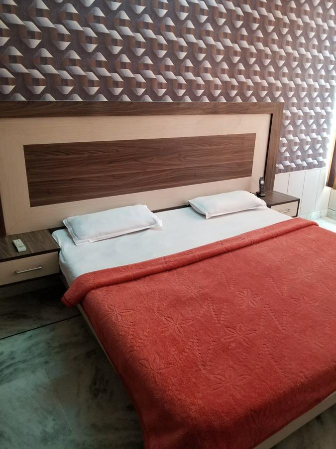 Time Square Guest House Jalandhar Exteriör bild