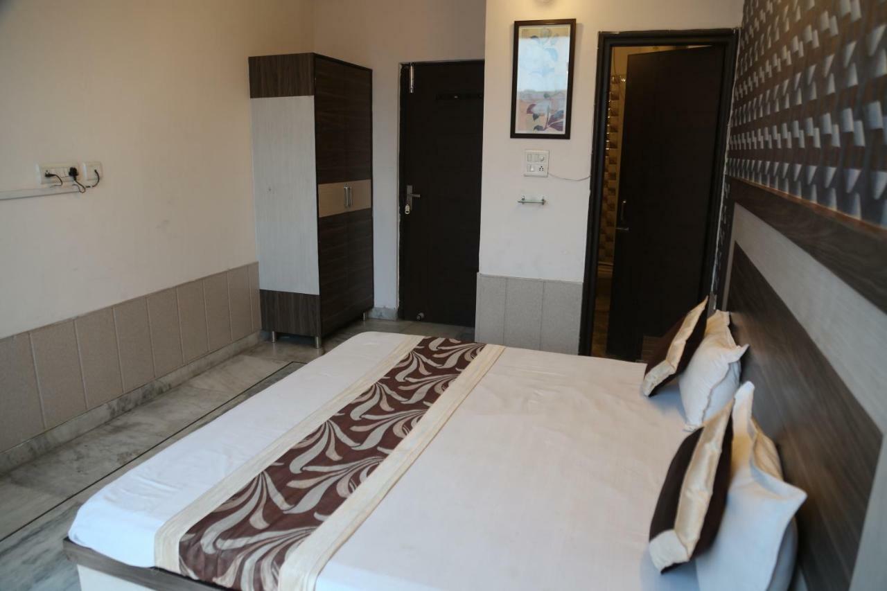Time Square Guest House Jalandhar Exteriör bild