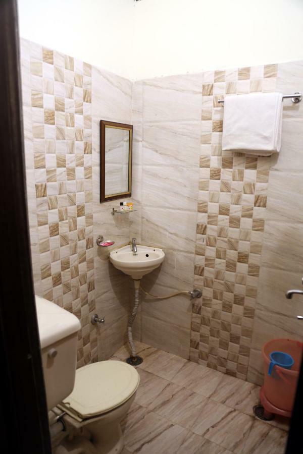 Time Square Guest House Jalandhar Exteriör bild